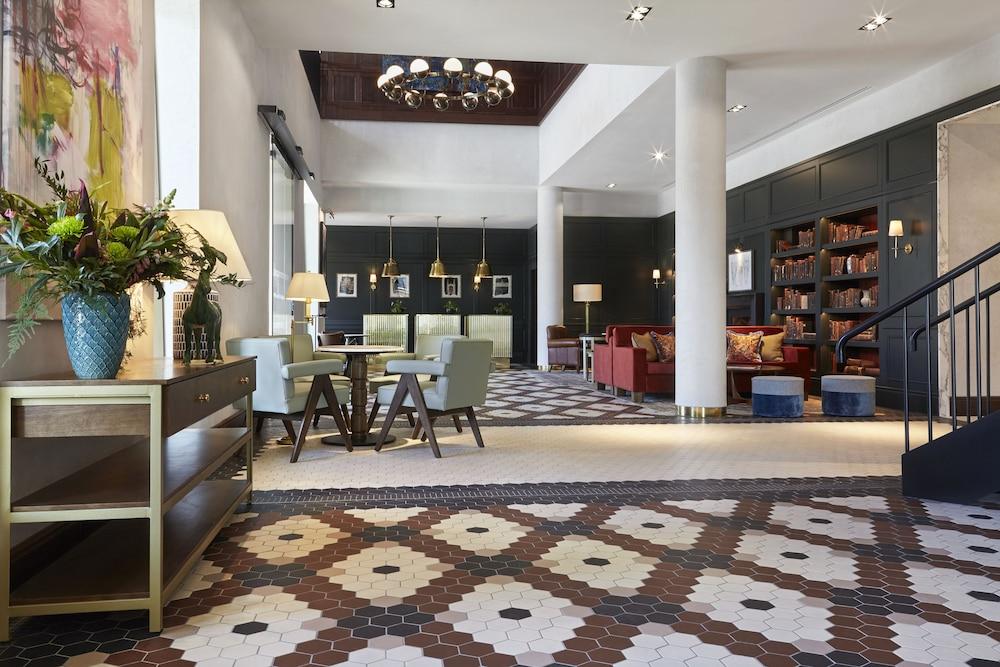 Clayton Hotel 4*